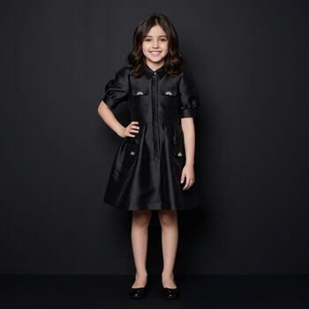 فستان بناتي باللون الاسود من الساتان بأكمام منفوخة