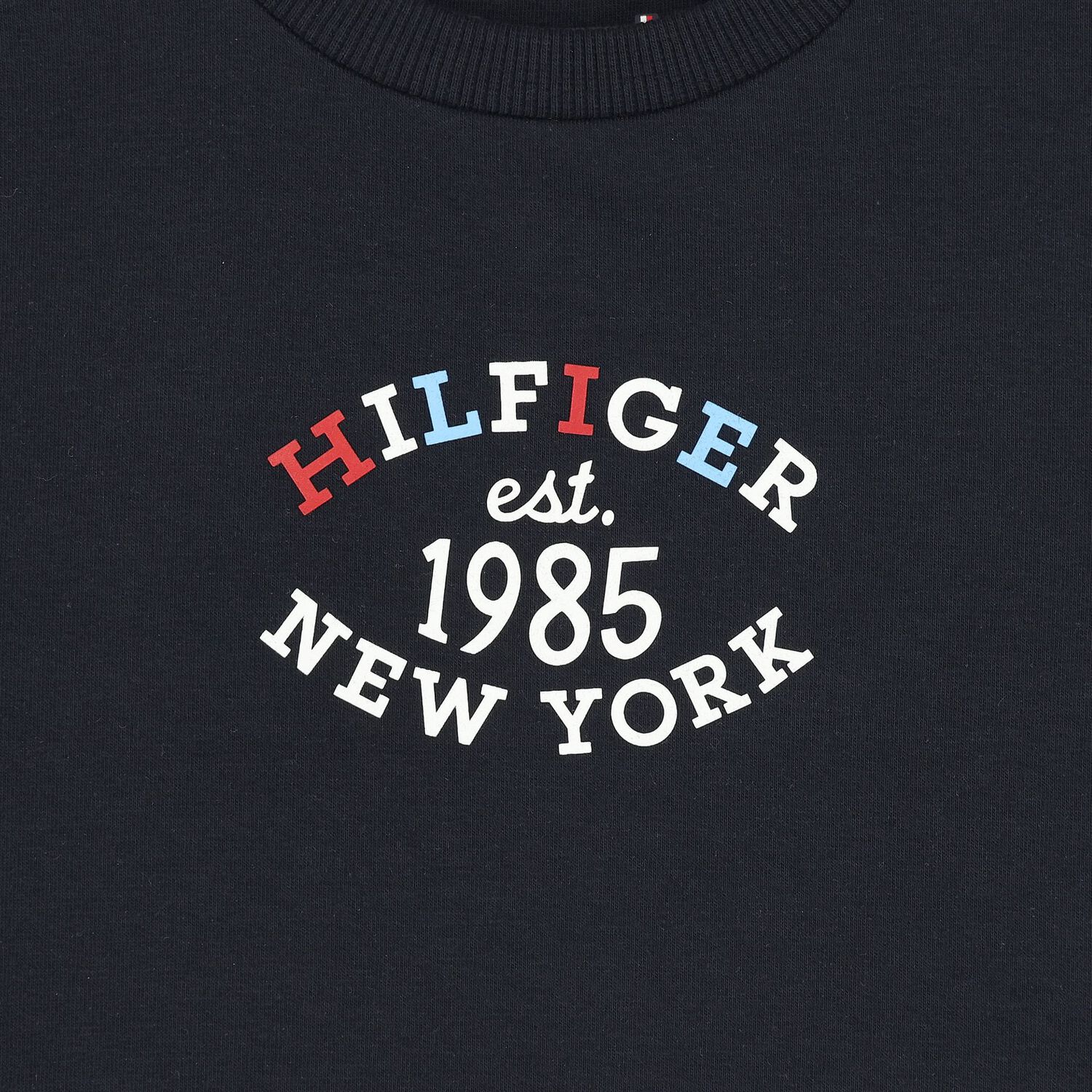 بدلة رياضية أولاد بالشعار باللون الكحلي , 1, hi-res