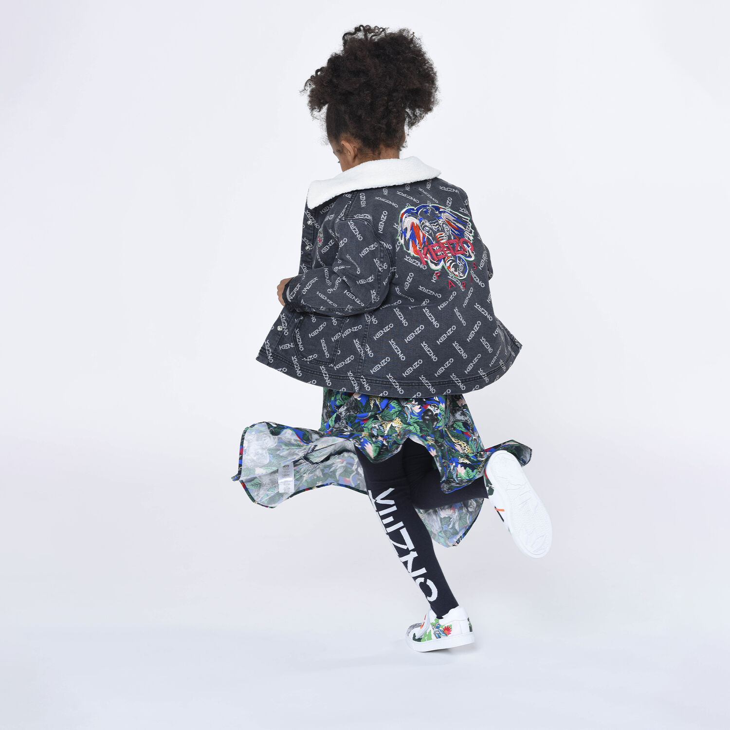 كولون بالشعار باللون الأبيض والرمادي للبنات, 1, hi-res