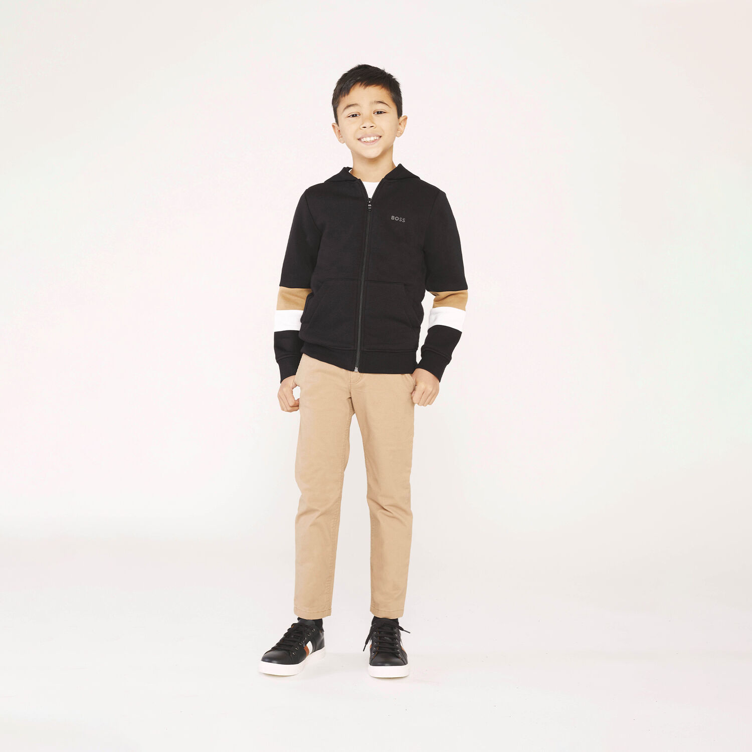 توب بسحاب بالشعار باللون الأسود للأولاد, 1, hi-res