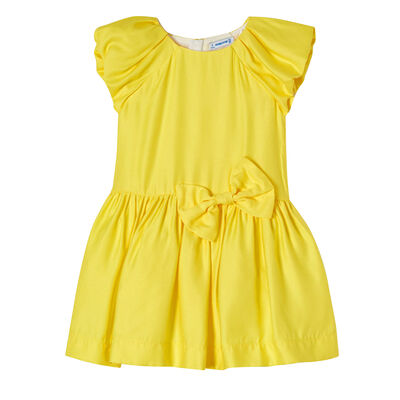 فستان بفيونكة باللون الأصفر