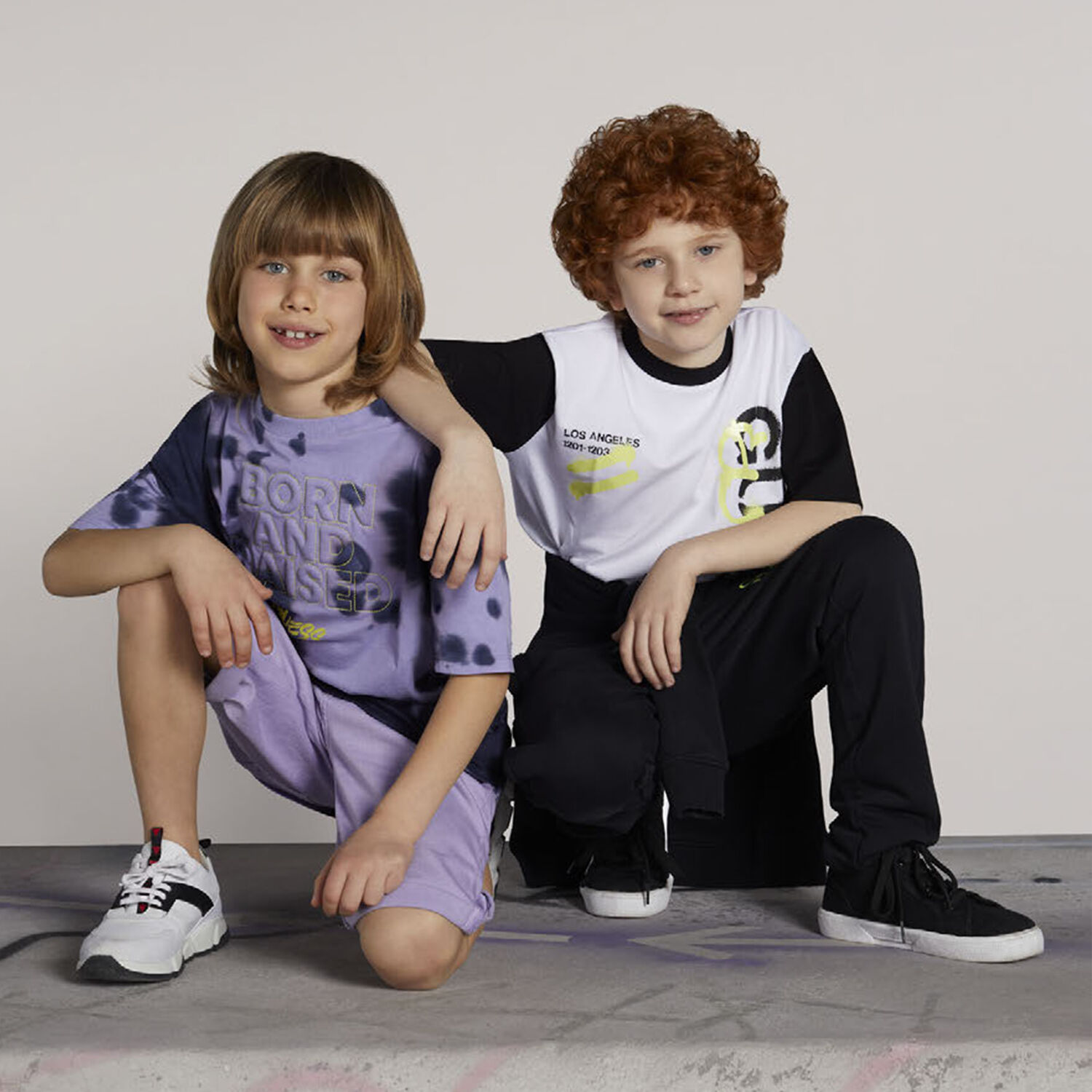 تيشيرت أولاد بالشعار باللون الابيض, 1, hi-res