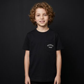 تشيرت بالشعار باللون الاسود للاولاد