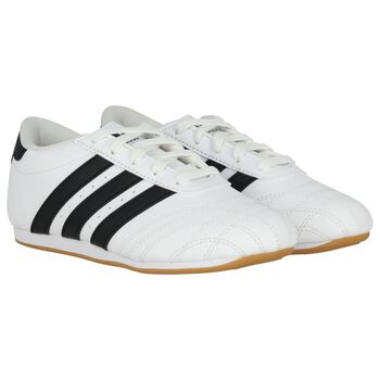 حذاء رياضى برباط للتايكوندو بالشعار باللون الابيض والاسود 