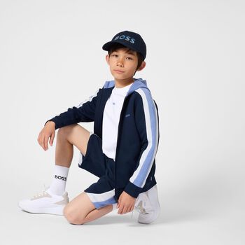 قميص أبيض بشعار للأولاد