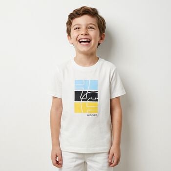 تيشيرت باللون الأبيض بشعار للأولاد 