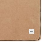 بطانيه مبطنه بالشعار باللون الابيض والبيج , 1, hi-res