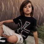 تي شيرت أسود بشعار للأولاد, 2, hi-res