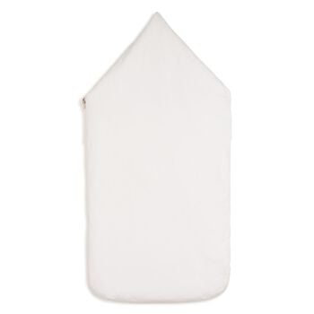 مدس بنات بالشعار باللون الأبيض