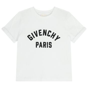 قميص أبيض بشعار