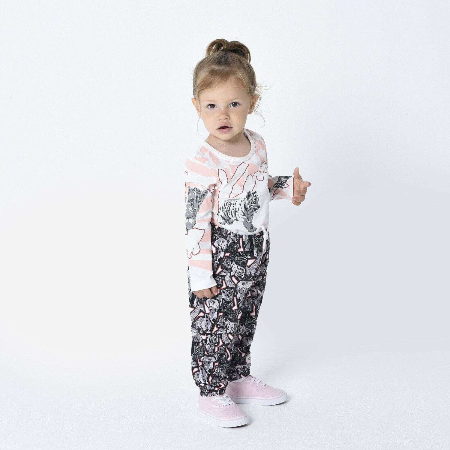 توب بالشعار باللون الابيض للبنات, 1, hi-res image number null