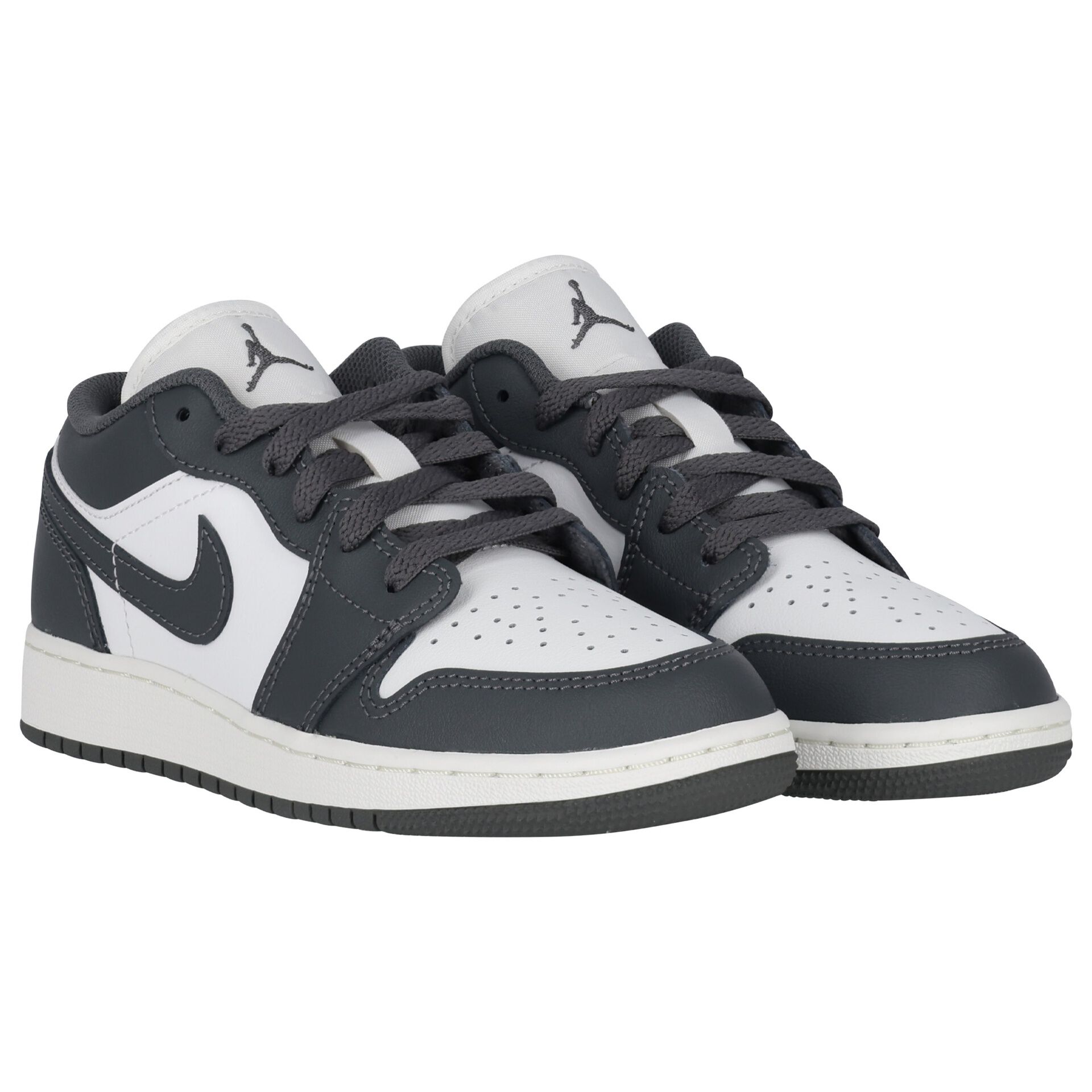 grey nike trainers junior