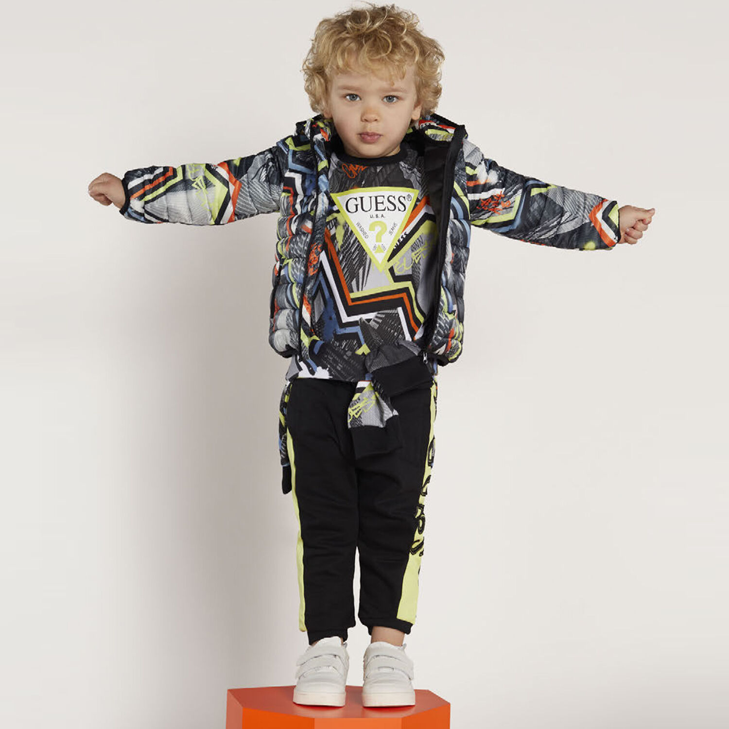 تيشيرت أولاد بالشعار متعدد الألوان, 1, hi-res