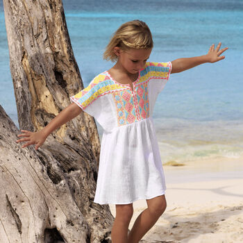 فستان بنات للشاطئ مطرز باللون الأبيض