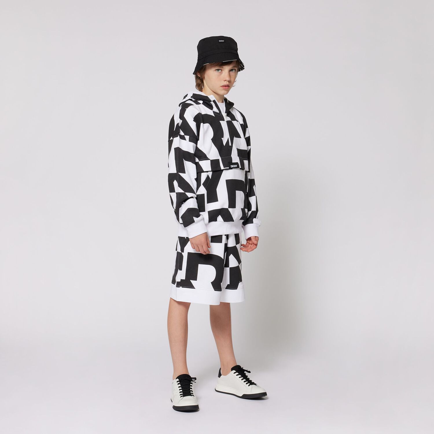 شورت بالشعار باللونين الأبيض والأسود للأولاد , 1, hi-res image number null