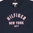 تي شيرت بناتي بشعار أزرق داكن, 1, hi-res