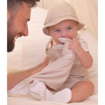 لحاف اطفال باللون الابيض والبيج 