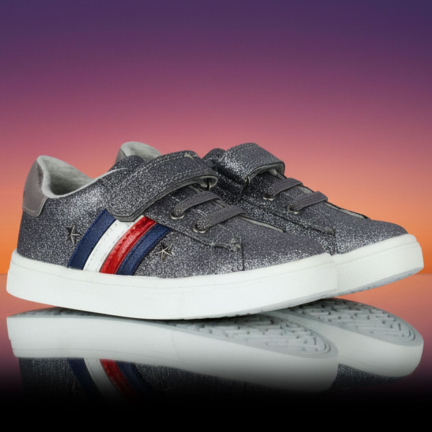 حذاء رياضى بالشعار باللون الفضى للبنات, 1, hi-res