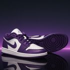 حذاء رياضي Air Jordan 1 Low  باللون البنفسجي والأبيض للبنات, 7, hi-res