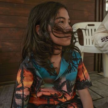 قميص أولاد بطبعة باللون البرتقالي والأزرق