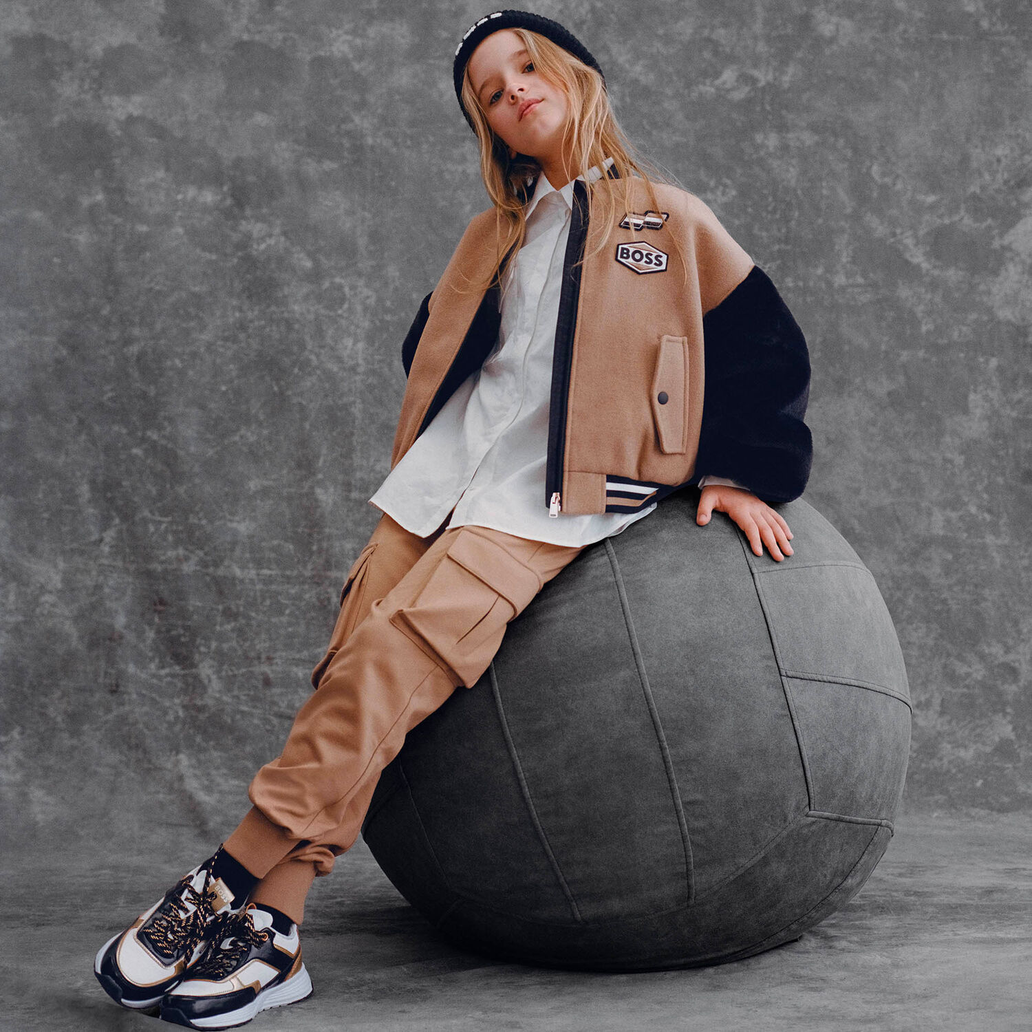 حذاء رياضى بنات بالشعار باللون الاسود والابيض, 1, hi-res image number null