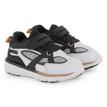 حذاء رياضي بشعار باللونين الأبيض والأسود للأولاد