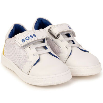 حذاء رياضي جلد باللون الأبيض للأولاد