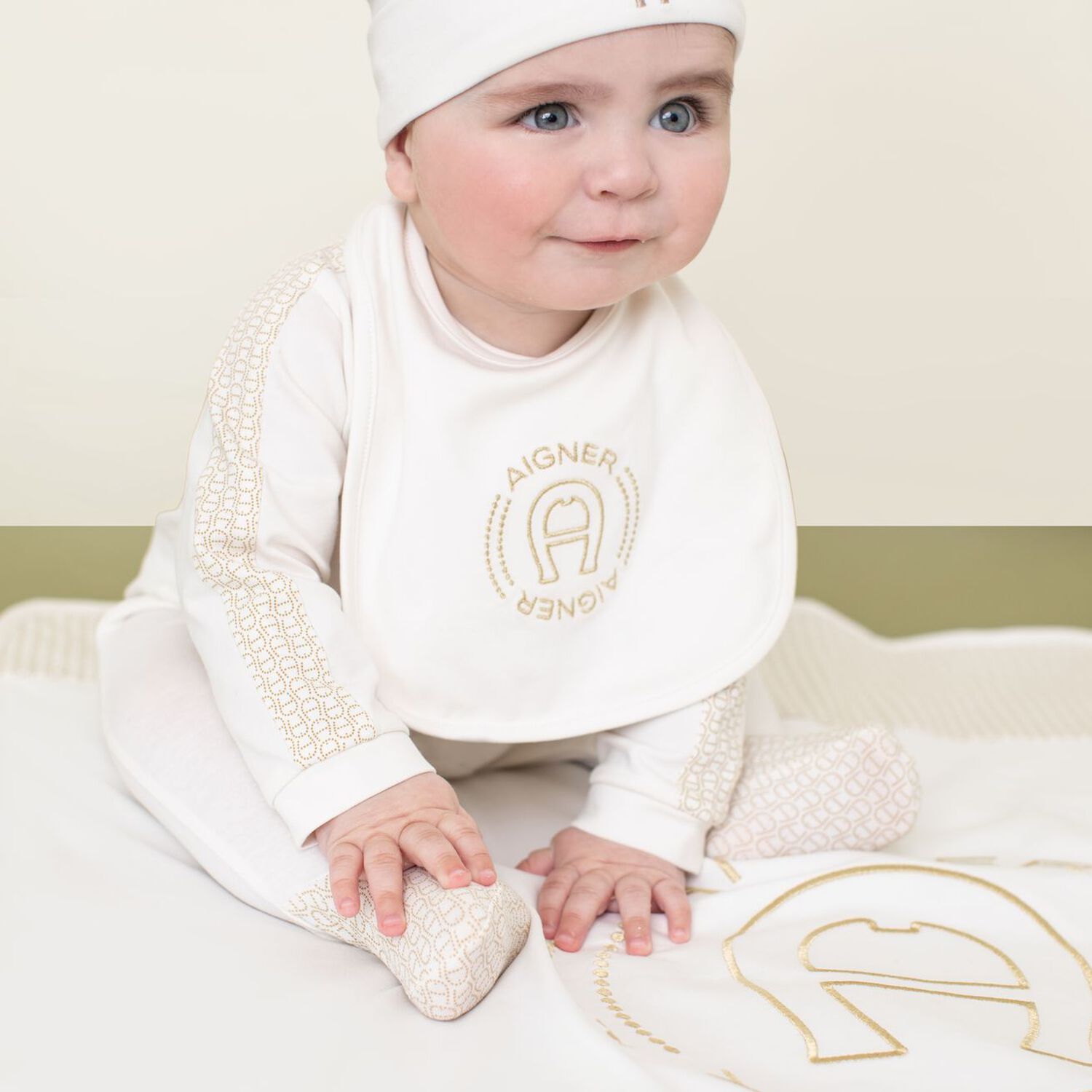 مريلة أطفال بشعار باللون عاجية, 1, hi-res