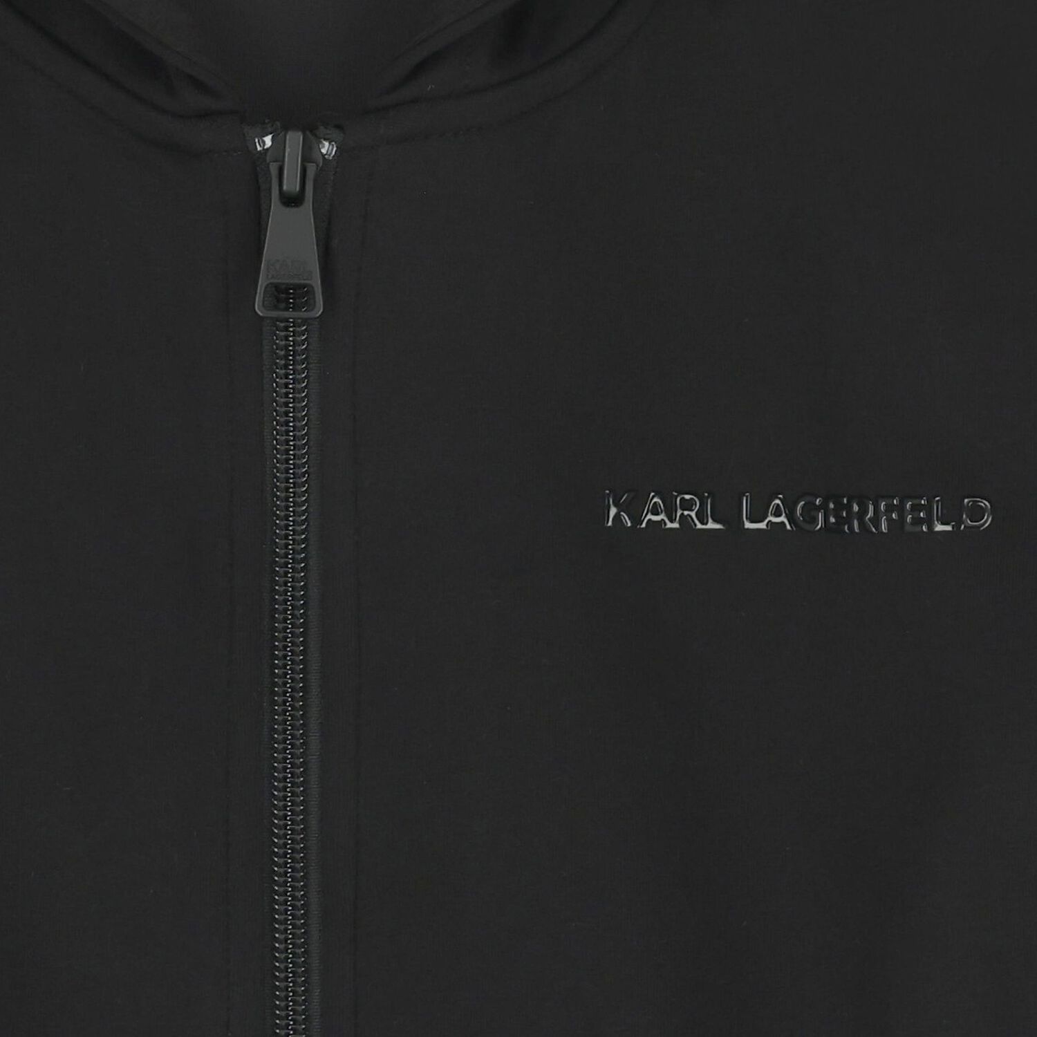 بلوزة سوداء بغطاء رأس وسحاب بشعار للبنات, 1, hi-res